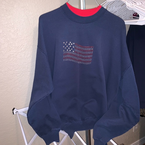 Vintage🇺🇸 navy bedazzle American flag sweatshirt - Picture 2 of 5